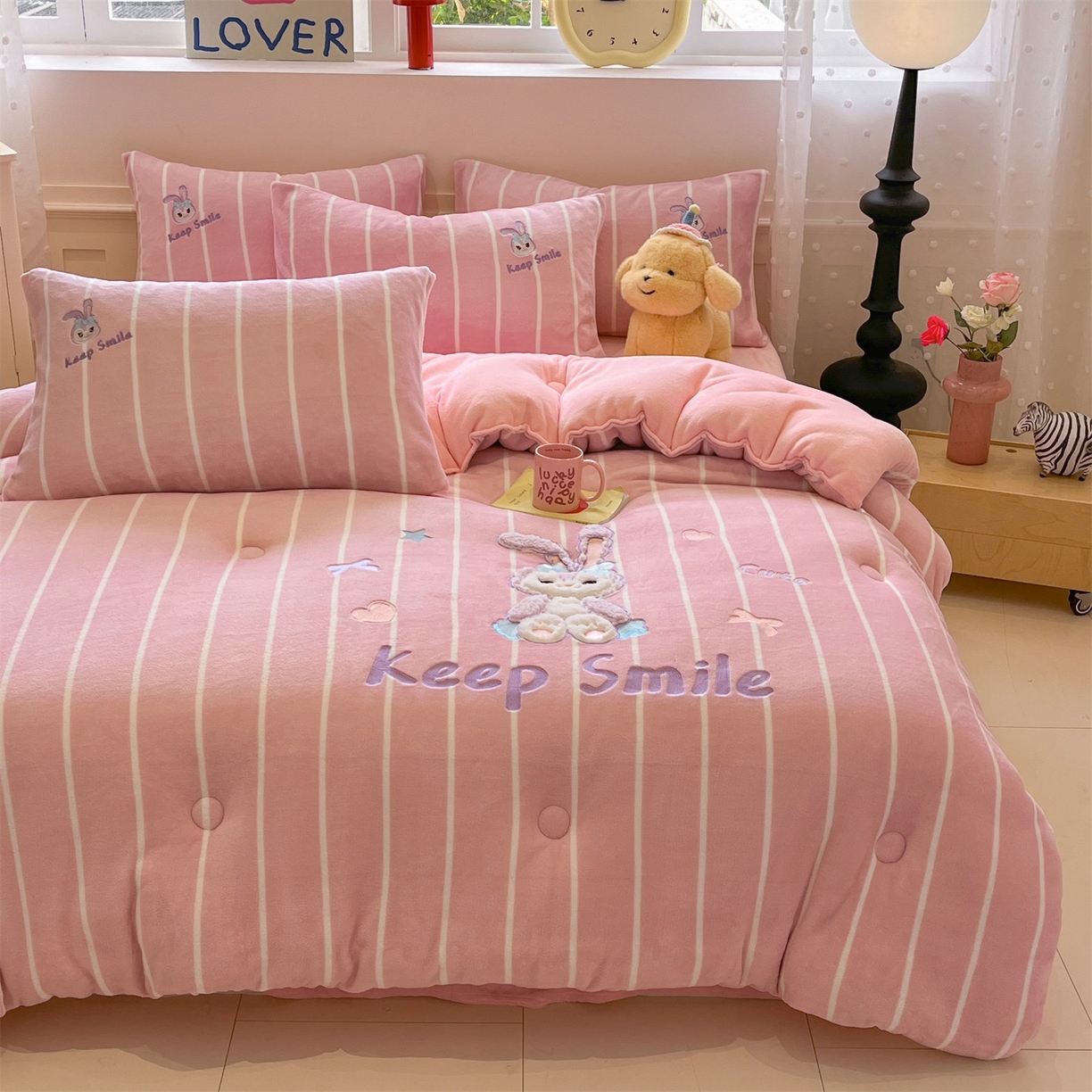 91家纺网 家纺一手货源 找家纺 星座家纺 2025新款A类牛奶绒贴布绣冬被被子被芯 微笑黛露