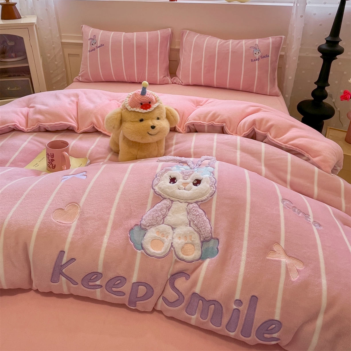 91家纺网 家纺一手货源 找家纺 星座家纺 2025新款A类牛奶绒贴布绣冬被被子被芯 微笑黛露