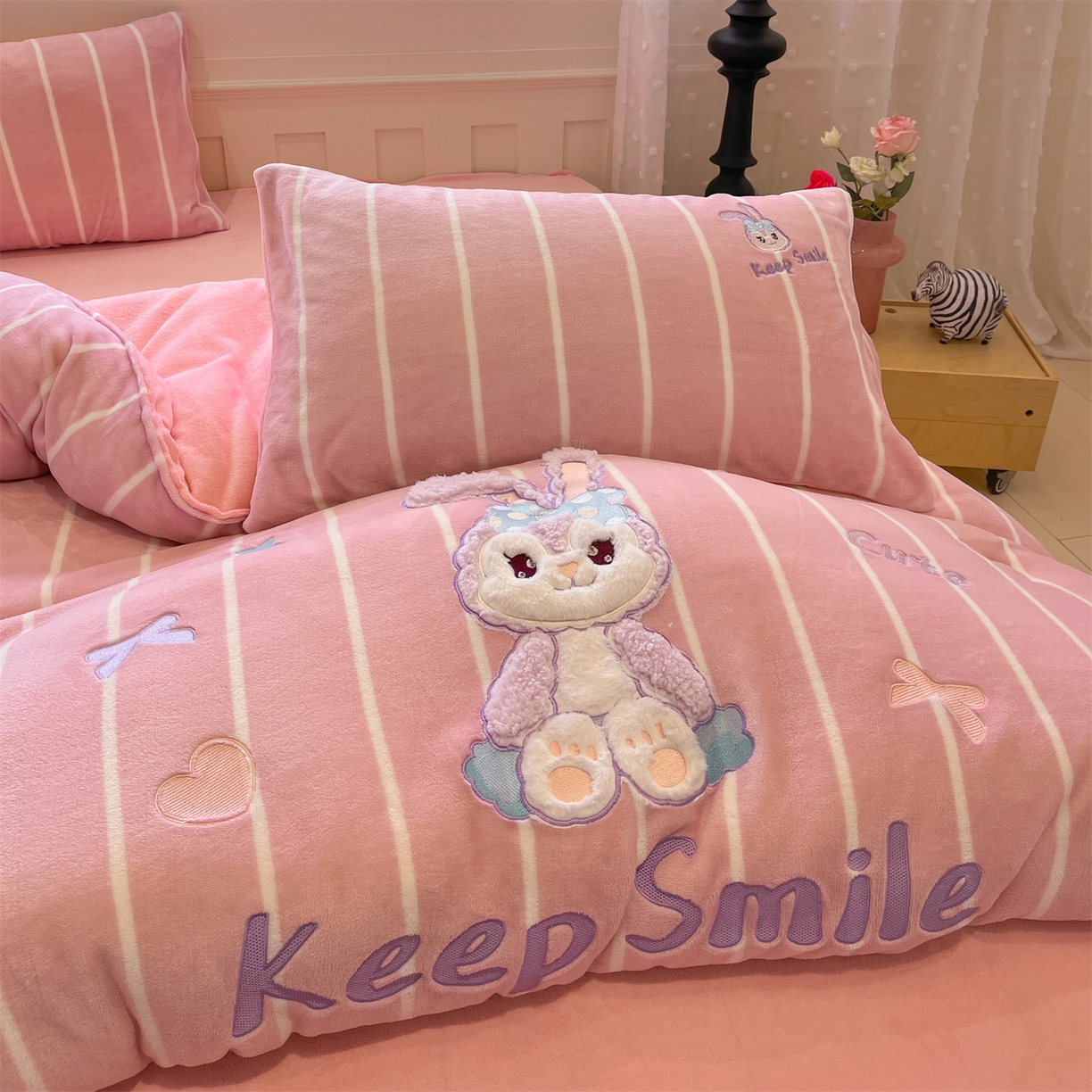 91家纺网 家纺一手货源 找家纺 星座家纺 2025新款A类牛奶绒贴布绣冬被被子被芯 微笑黛露