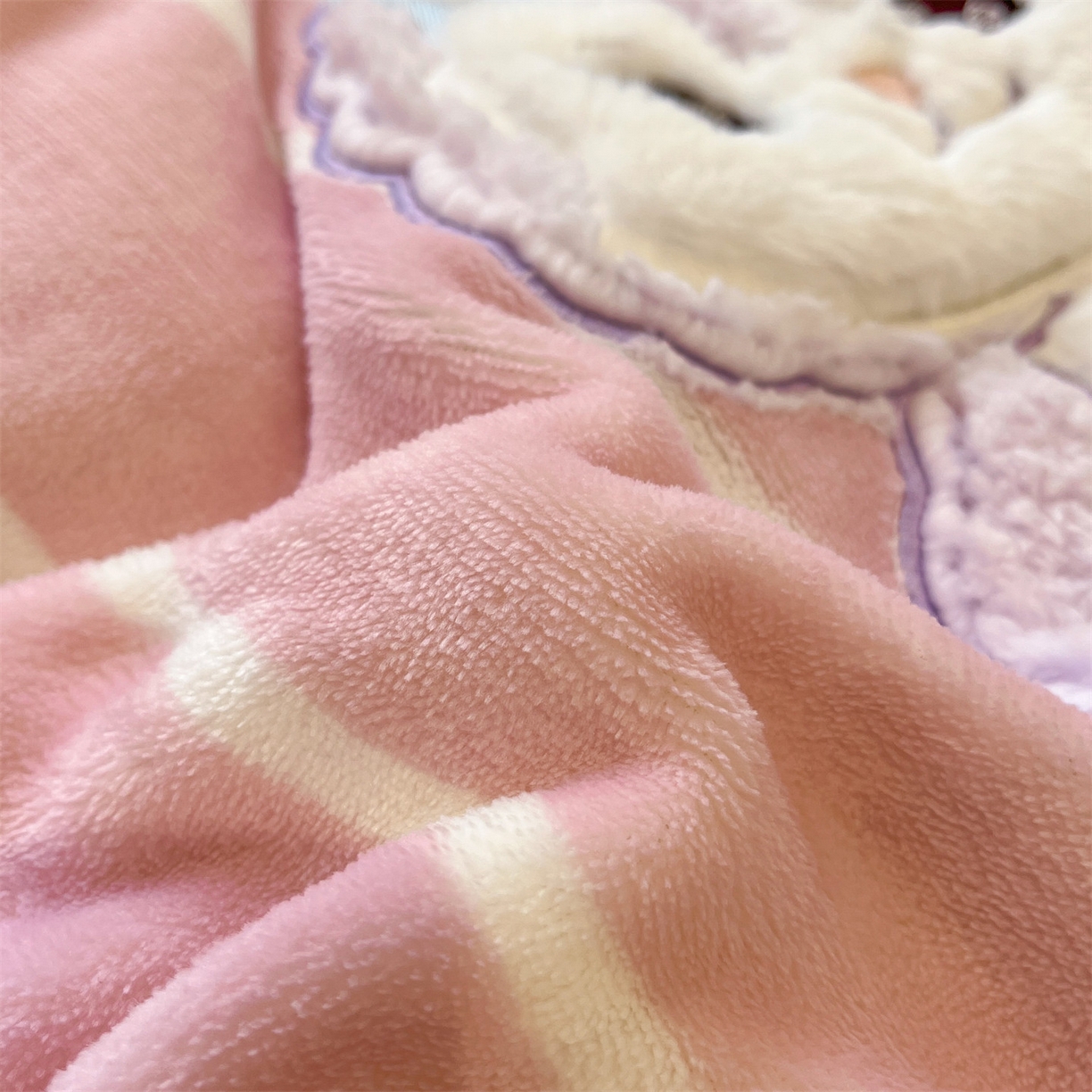 91家纺网 家纺一手货源 找家纺 星座家纺 2025新款A类牛奶绒贴布绣冬被被子被芯 微笑黛露