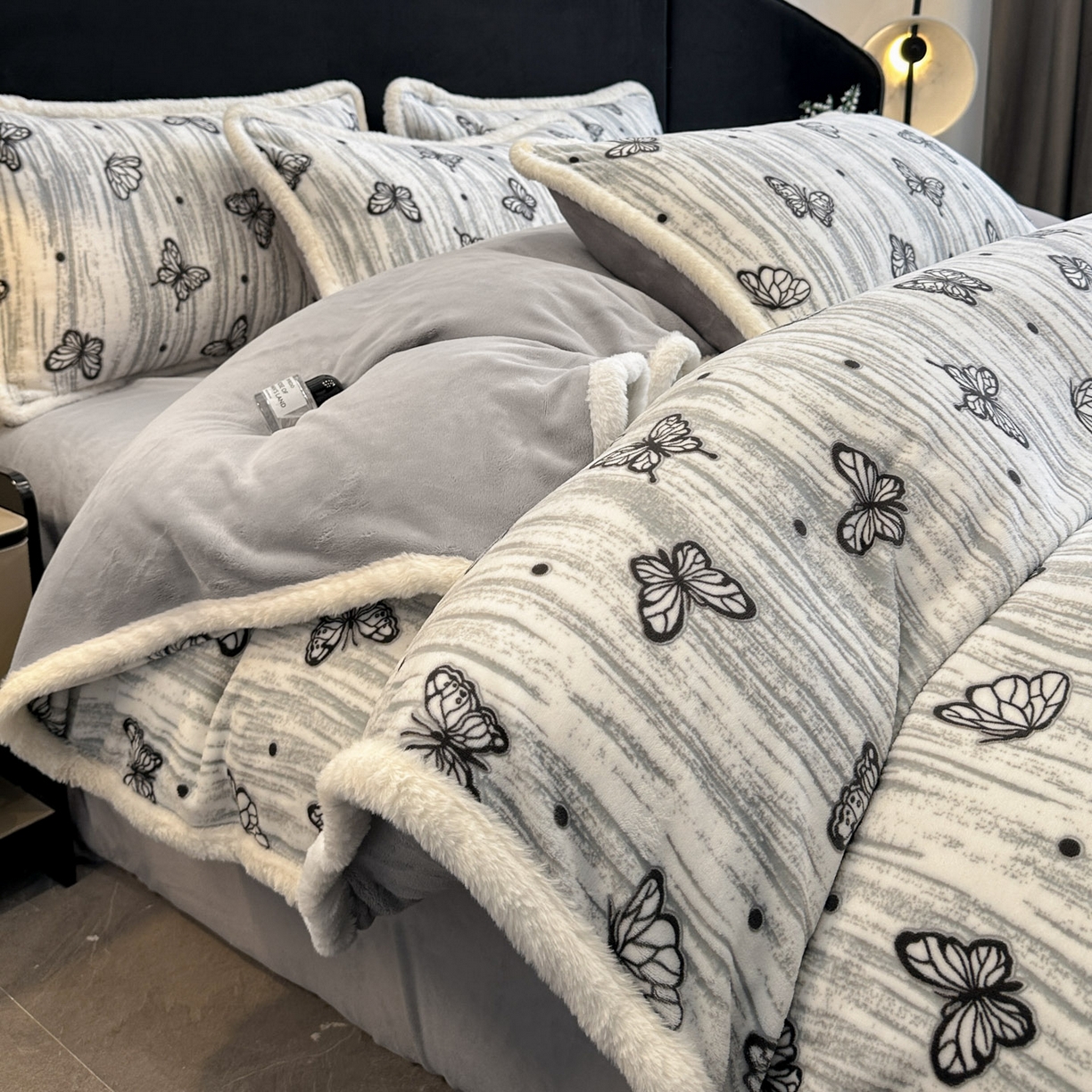 91家纺网 家纺一手货源 找家纺 （总）如一 2025新款立体雕花牛奶绒兔毛包边四件套