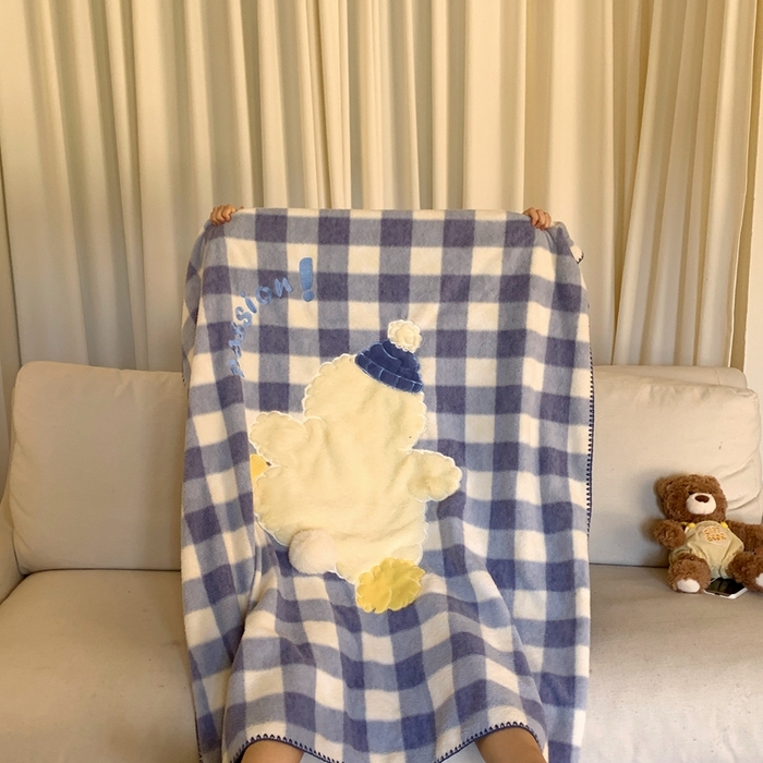 91家纺网 家纺一手货源 找家纺 桃喜 2025秋冬新款仿生羊绒毛毯毯子 蓝格帽子小鸭