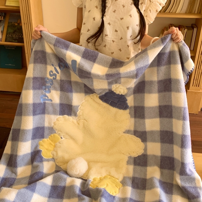 91家纺网 家纺一手货源 找家纺 桃喜 2025秋冬新款仿生羊绒毛毯毯子 蓝格帽子小鸭