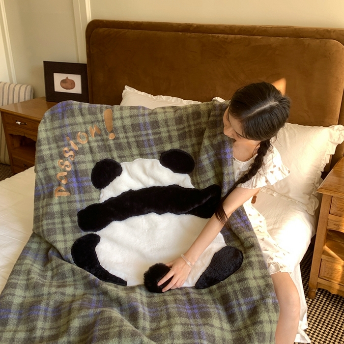 91家纺网 家纺一手货源 找家纺 桃喜 2025秋冬新款仿生羊绒毛毯毯子 绿格熊猫