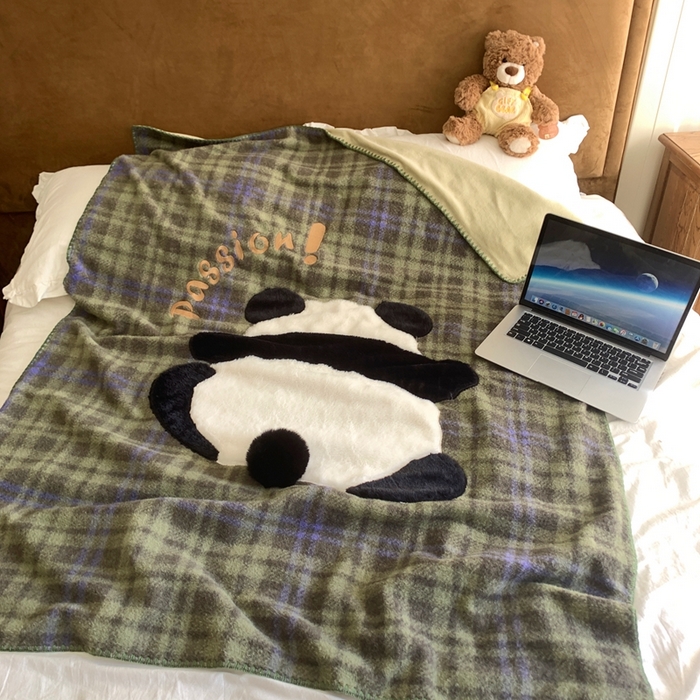 91家纺网 家纺一手货源 找家纺 桃喜 2025秋冬新款仿生羊绒毛毯毯子 绿格熊猫