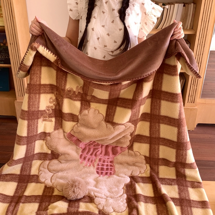 91家纺网 家纺一手货源 找家纺 桃喜 2025秋冬新款仿生羊绒毛毯毯子 咖格围巾小熊