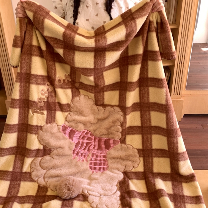 91家纺网 家纺一手货源 找家纺 桃喜 2025秋冬新款仿生羊绒毛毯毯子 咖格围巾小熊