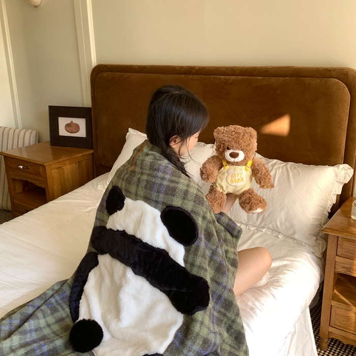 91家纺网 家纺一手货源 找家纺 桃喜 2025秋冬新款仿生羊绒毛毯毯子 绿格熊猫