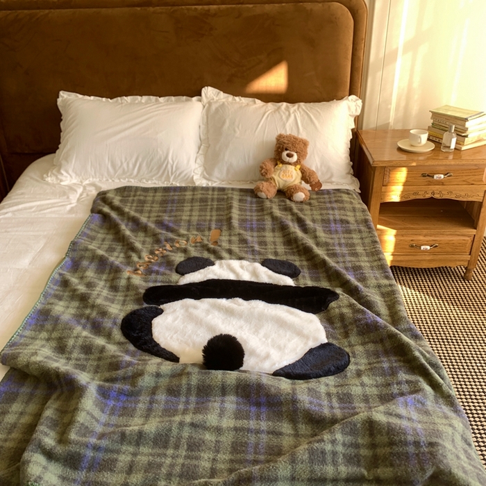 91家纺网 家纺一手货源 找家纺 桃喜 2025秋冬新款仿生羊绒毛毯毯子 绿格熊猫