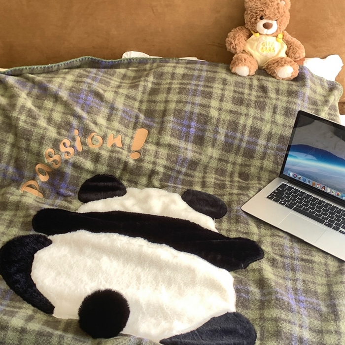 91家纺网 家纺一手货源 找家纺 桃喜 2025秋冬新款仿生羊绒毛毯毯子 绿格熊猫