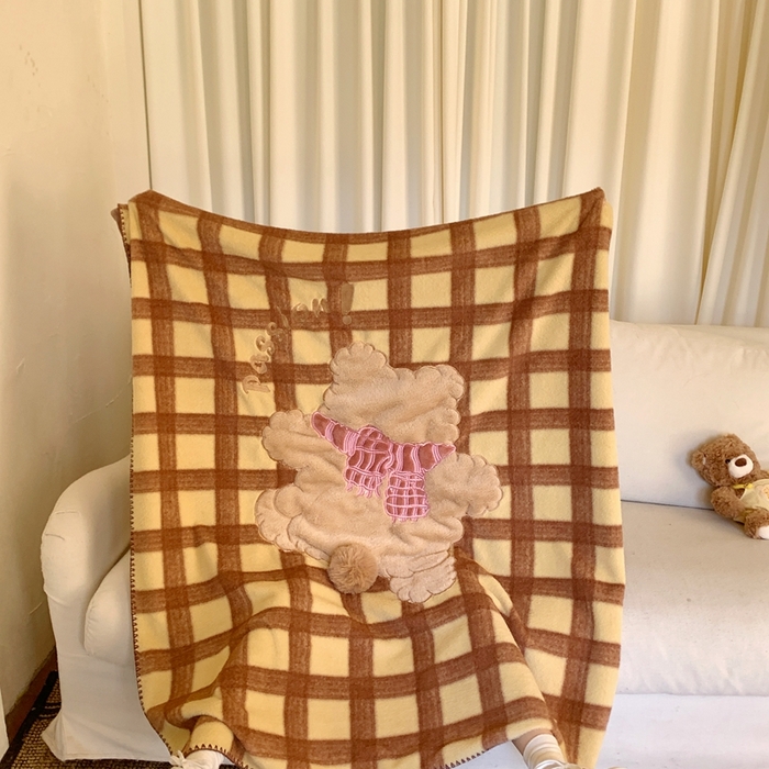 91家纺网 家纺一手货源 找家纺 桃喜 2025秋冬新款仿生羊绒毛毯毯子 咖格围巾小熊