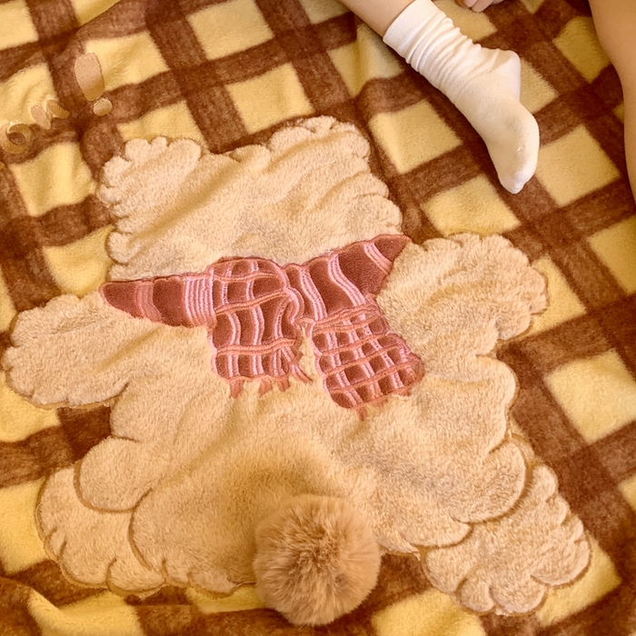 91家纺网 家纺一手货源 找家纺 桃喜 2025秋冬新款仿生羊绒毛毯毯子 咖格围巾小熊