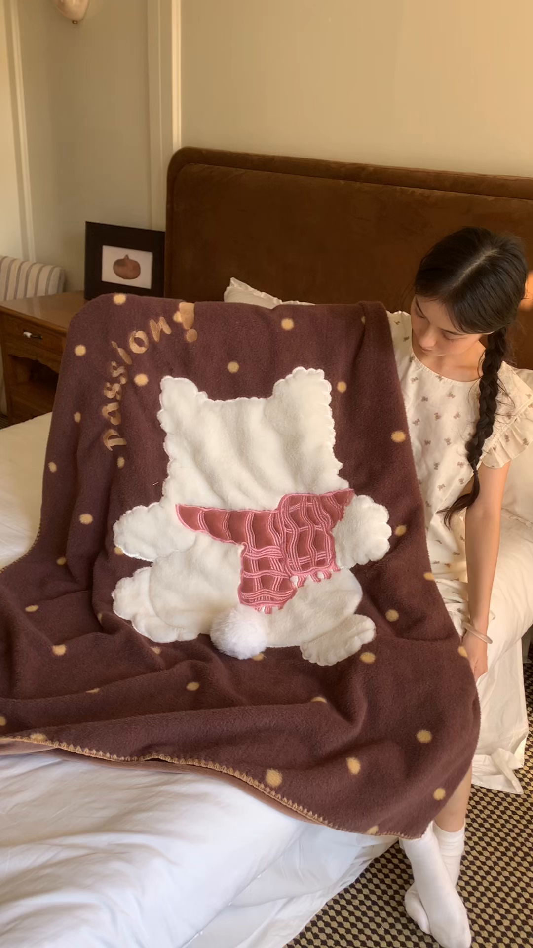 91家纺网 家纺一手货源 找家纺 桃喜 2025秋冬新款仿生羊绒毛毯毯子 波点围巾狗狗