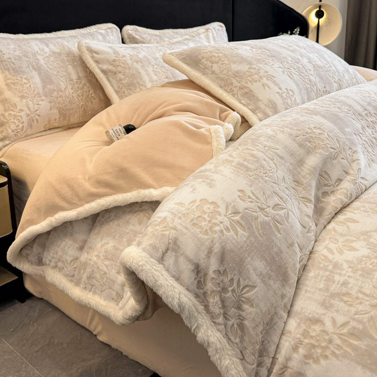 91家纺网 家纺一手货源 找家纺 （总）如一 2025新款立体雕花牛奶绒兔毛包边四件套