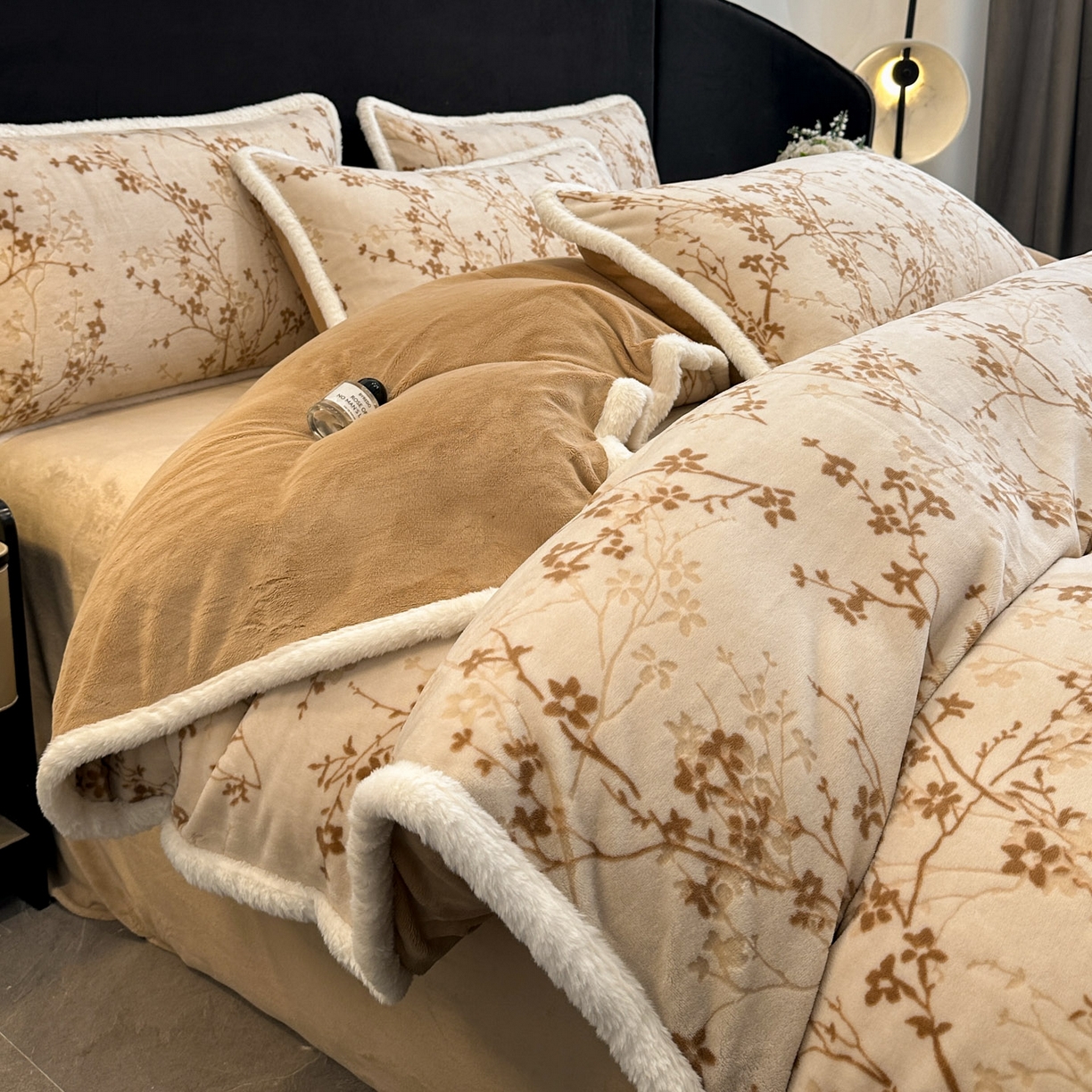 91家纺网 家纺一手货源 找家纺 （总）如一 2025新款立体雕花牛奶绒兔毛包边四件套