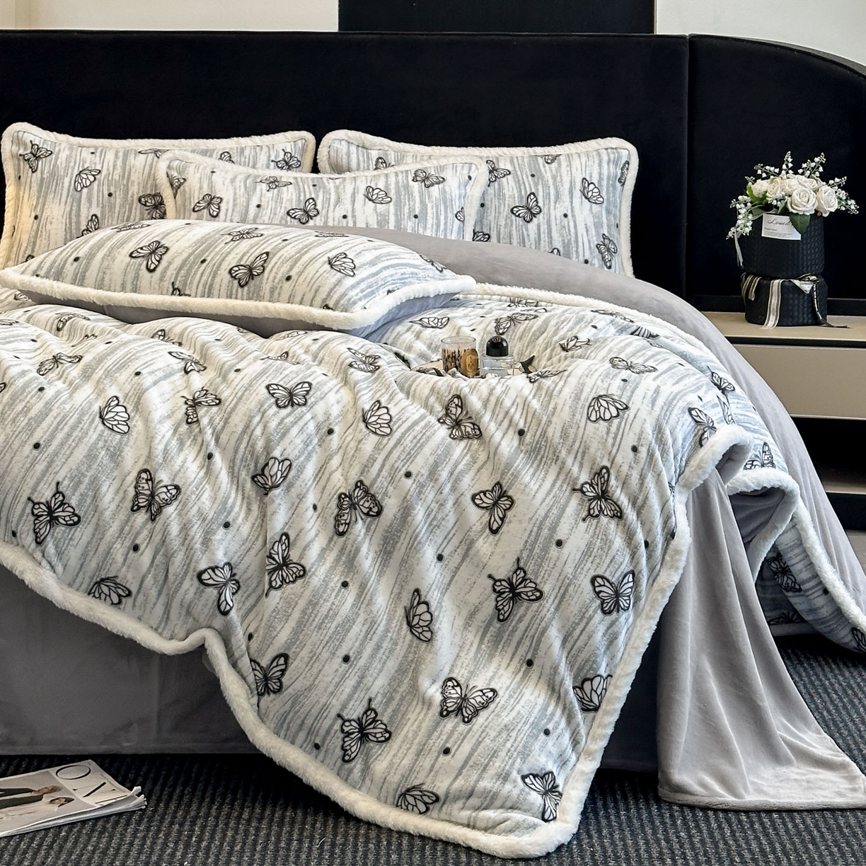 91家纺网 家纺一手货源 找家纺 如一 2025新款立体雕花牛奶绒兔毛包边四件套 蝶舞 -灰