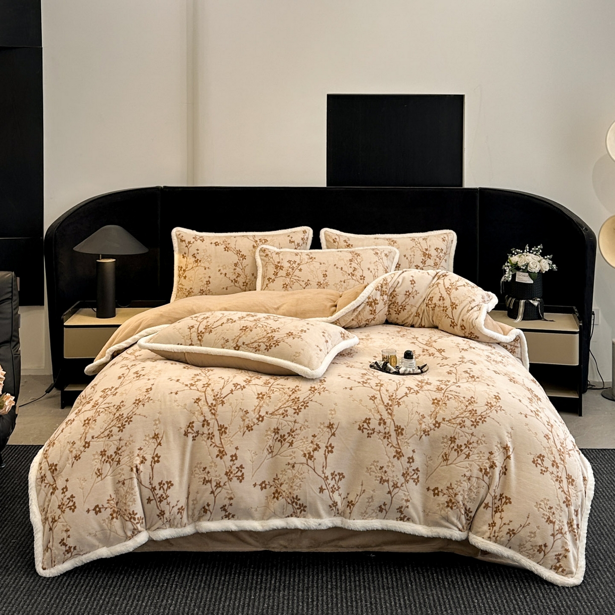 91家纺网 家纺一手货源 找家纺 如一 2025新款立体雕花牛奶绒兔毛包边四件套 山茶 -咖