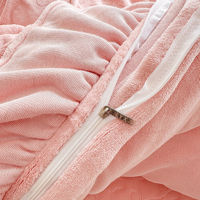 91家纺网 家纺一手货源 找家纺 （总）罗艺轩 【控价】2025新款立体雕花牛奶绒加厚保暖床裙款三件套-安琪儿