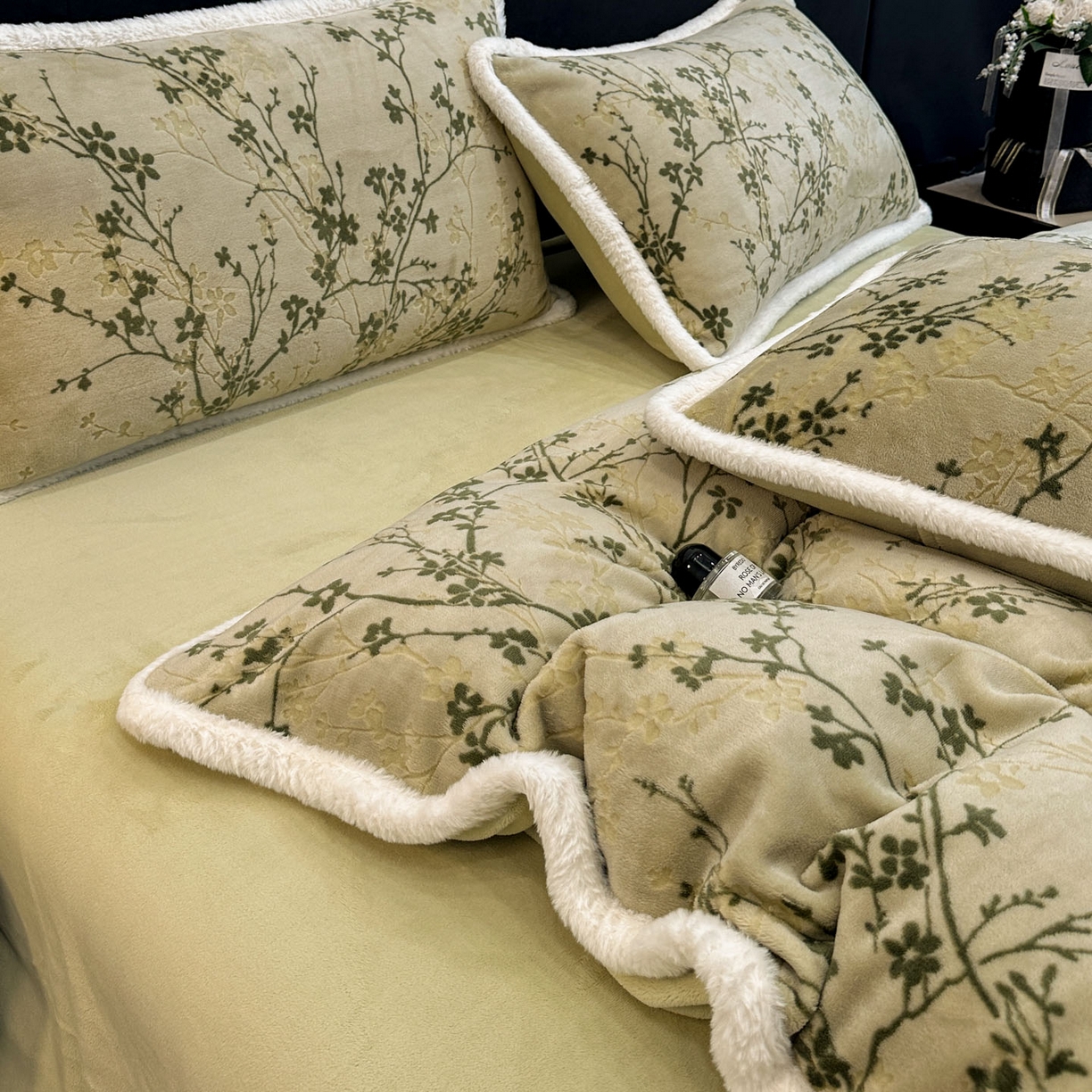 91家纺网 家纺一手货源 找家纺 如一 2025新款立体雕花牛奶绒兔毛包边四件套 山茶-绿