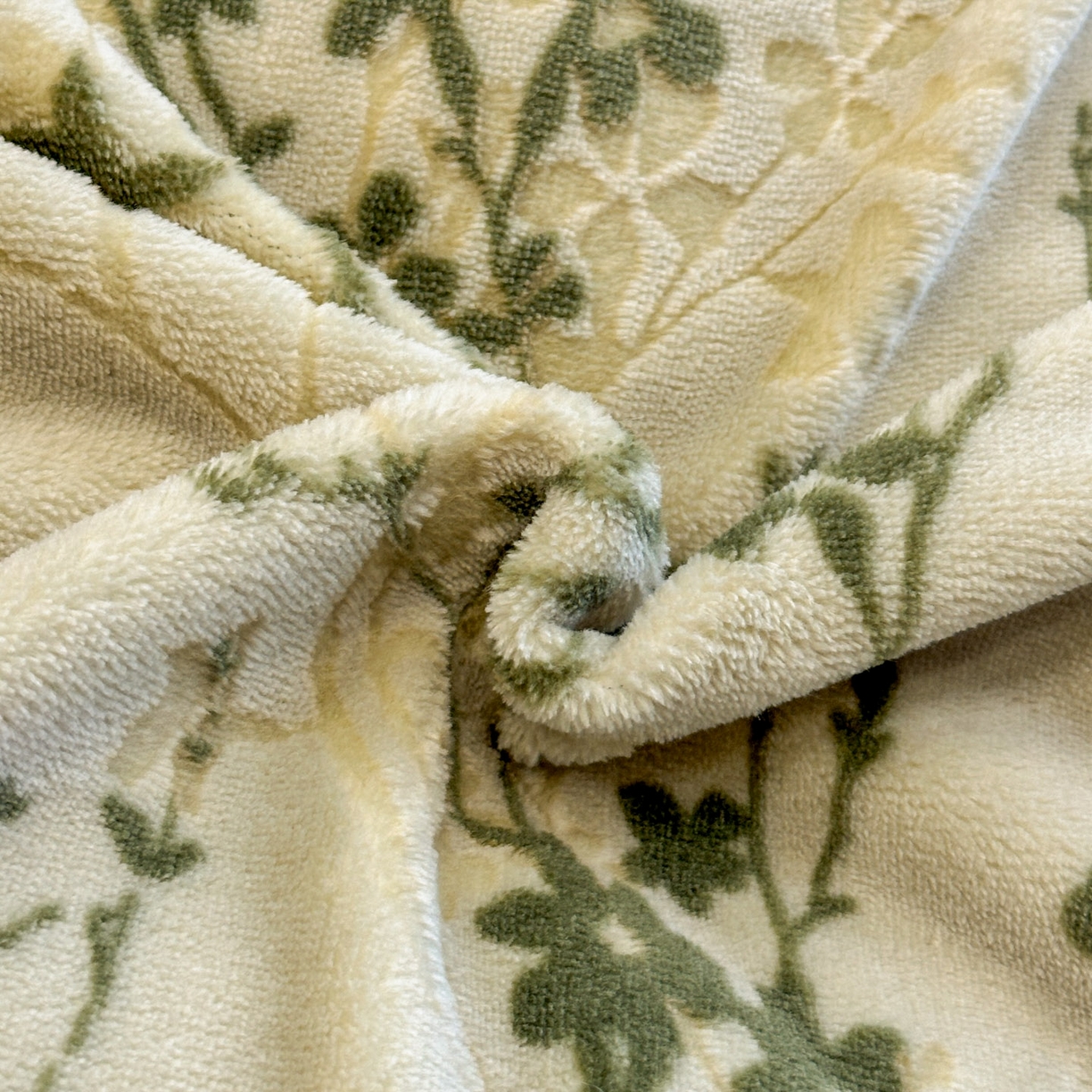 91家纺网 家纺一手货源 找家纺 如一 2025新款立体雕花牛奶绒兔毛包边四件套 山茶-绿