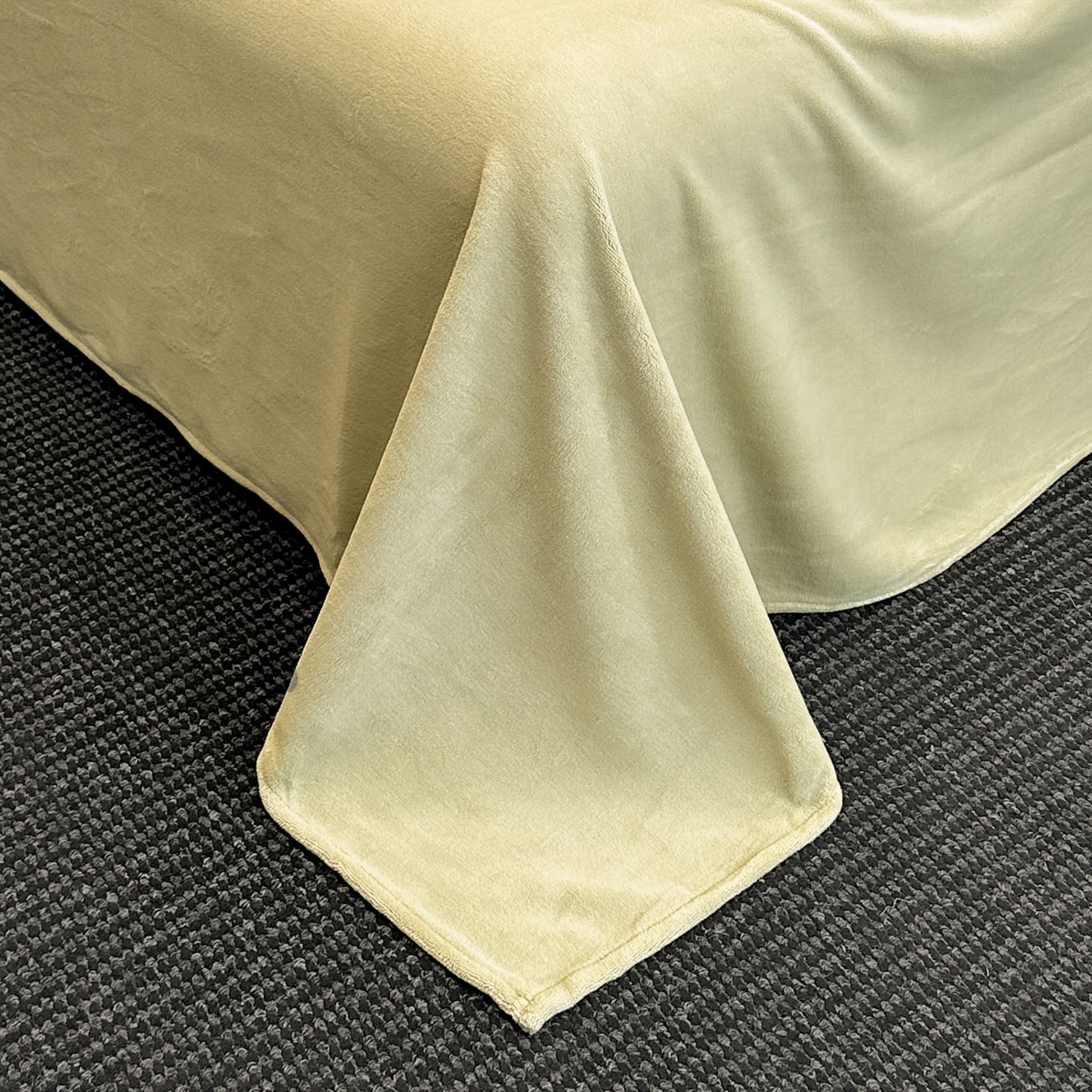 91家纺网 家纺一手货源 找家纺 如一 2025新款立体雕花牛奶绒兔毛包边四件套 山茶-绿