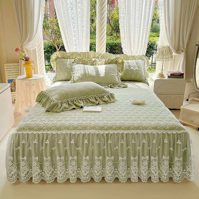 91家纺网 家纺一手货源 找家纺 （总）罗艺轩 【控价】2025新款立体雕花牛奶绒加厚保暖床裙款三件套-安琪儿