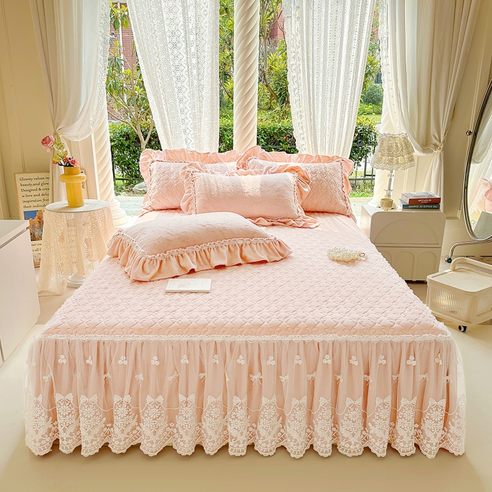 91家纺网 家纺一手货源 找家纺 （总）罗艺轩 【控价】2025新款立体雕花牛奶绒加厚保暖床裙款三件套-安琪儿