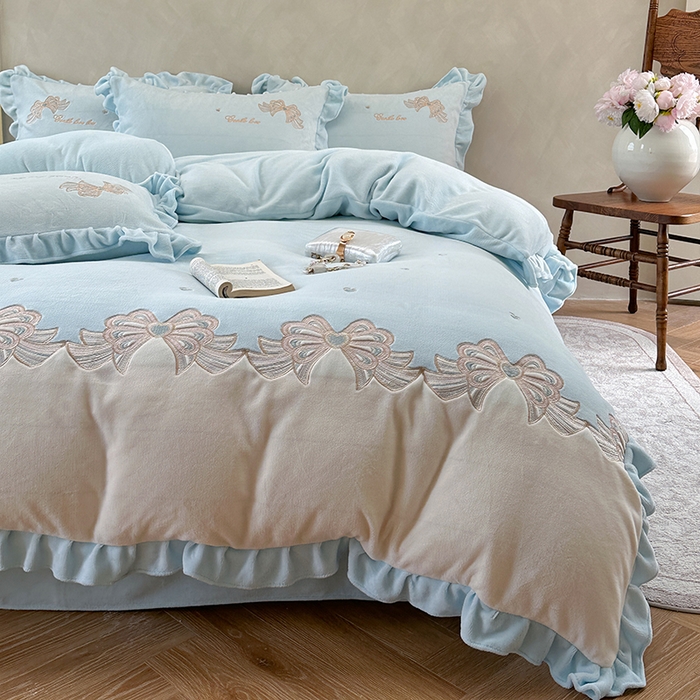 91家纺网 家纺一手货源 找家纺 可以家居 2025新款高克重全消光超细旦奶芙云绒四件套-玛利亚系列-莫妮卡 莫妮卡清雅蓝