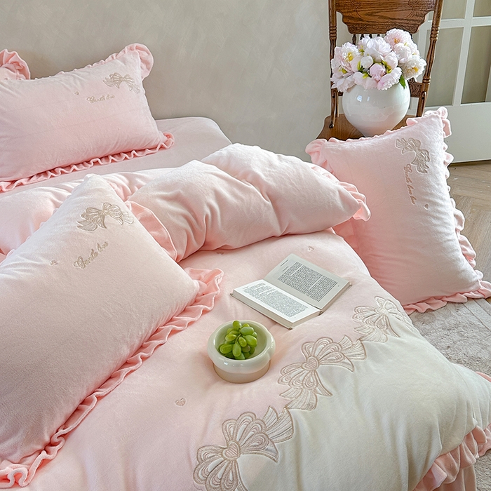 91家纺网 家纺一手货源 找家纺 可以家居 2025新款高克重全消光超细旦奶芙云绒四件套-玛利亚系列-莫妮卡 莫妮卡贵族粉