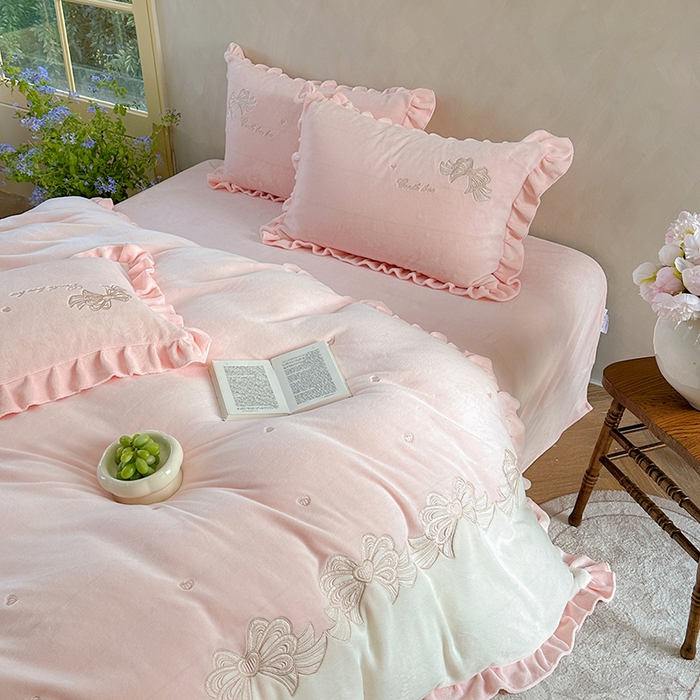 91家纺网 家纺一手货源 找家纺 可以家居 2025新款高克重全消光超细旦奶芙云绒四件套-玛利亚系列-莫妮卡 莫妮卡贵族粉