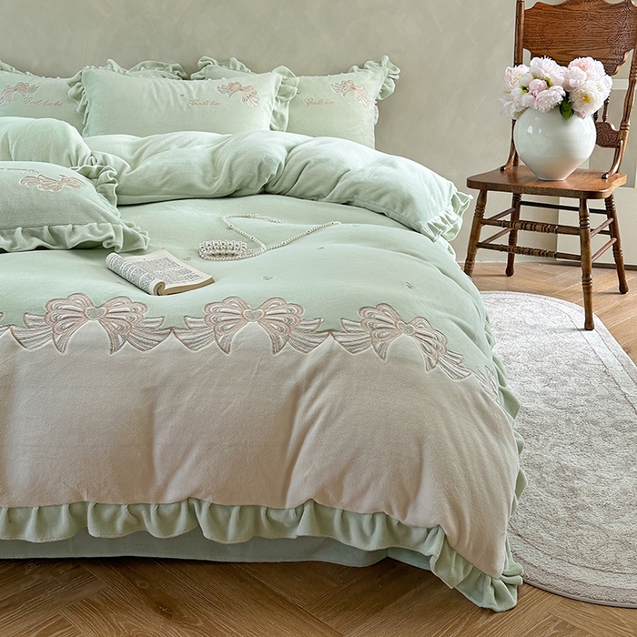 91家纺网 家纺一手货源 找家纺 可以家居 2025新款高克重全消光超细旦奶芙云绒四件套-玛利亚系列-莫妮卡 莫妮卡新芽绿