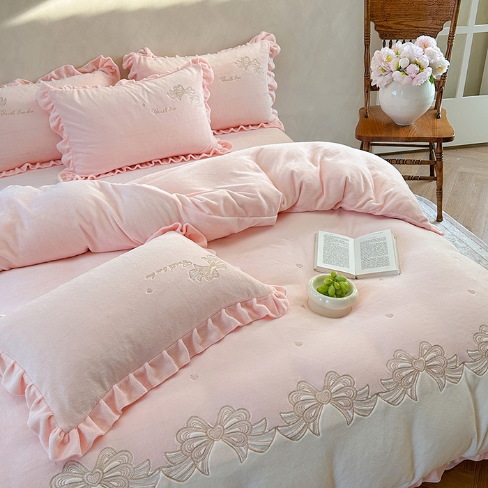 91家纺网 家纺一手货源 找家纺 可以家居 2025新款高克重全消光超细旦奶芙云绒四件套-玛利亚系列-莫妮卡 莫妮卡贵族粉