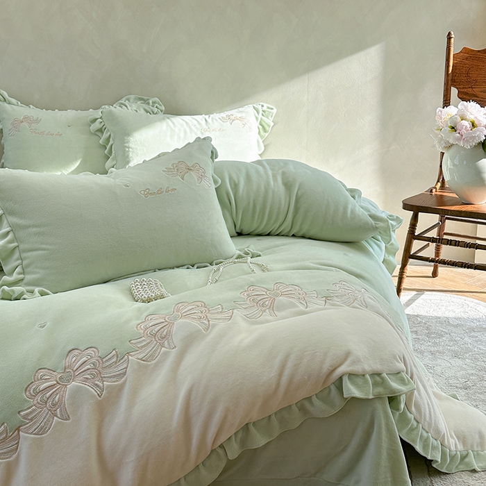 91家纺网 家纺一手货源 找家纺 可以家居 2025新款高克重全消光超细旦奶芙云绒四件套-玛利亚系列-莫妮卡 莫妮卡新芽绿