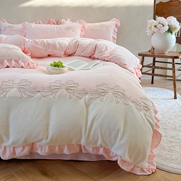 91家纺网 家纺一手货源 找家纺 可以家居 2025新款高克重全消光超细旦奶芙云绒四件套-玛利亚系列-莫妮卡 莫妮卡贵族粉