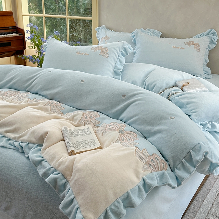 91家纺网 家纺一手货源 找家纺 可以家居 2025新款高克重全消光超细旦奶芙云绒四件套-玛利亚系列-莫妮卡 莫妮卡清雅蓝