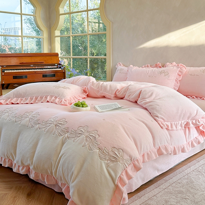 91家纺网 家纺一手货源 找家纺 可以家居 2025新款高克重全消光超细旦奶芙云绒四件套-玛利亚系列-莫妮卡 莫妮卡贵族粉