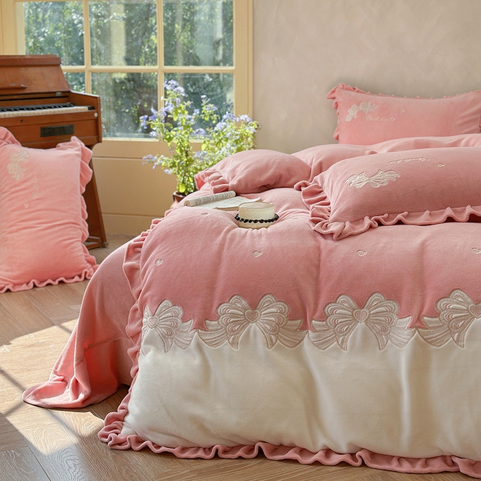 91家纺网 家纺一手货源 找家纺 可以家居 2025新款高克重全消光超细旦奶芙云绒四件套-玛利亚系列-莫妮卡 莫妮卡粉豆沙