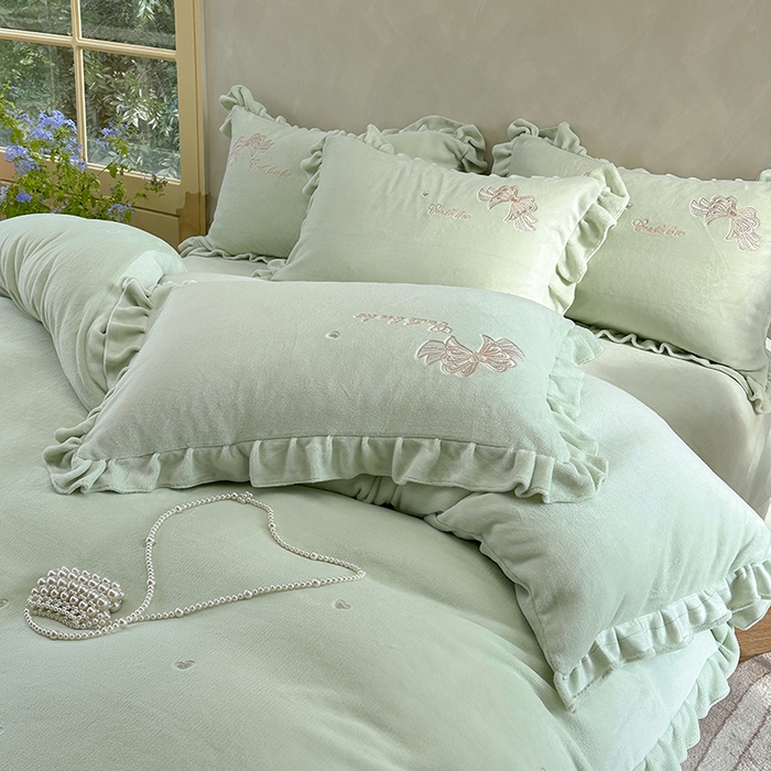 91家纺网 家纺一手货源 找家纺 可以家居 2025新款高克重全消光超细旦奶芙云绒四件套-玛利亚系列-莫妮卡 莫妮卡新芽绿