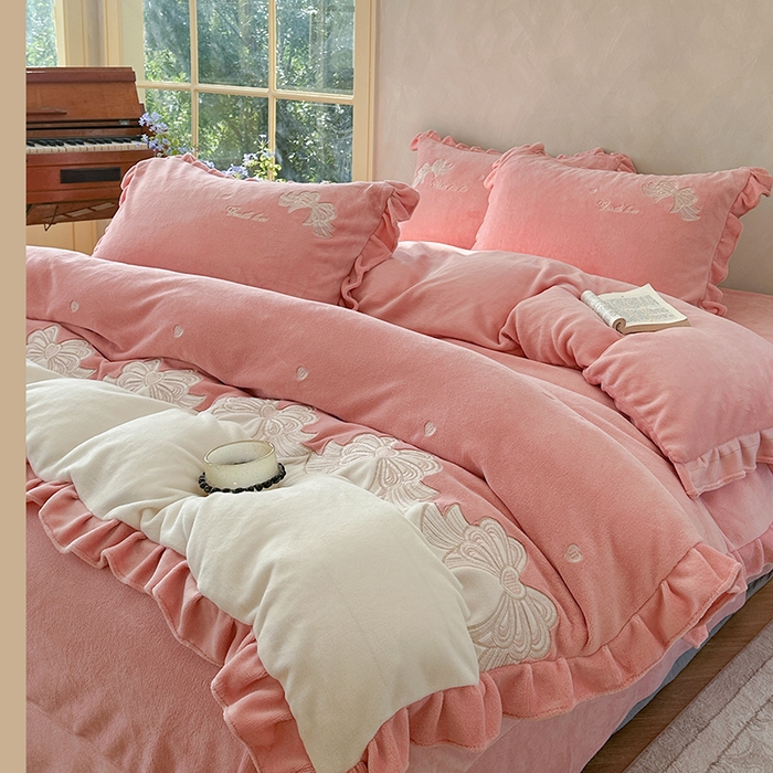 91家纺网 家纺一手货源 找家纺 可以家居 2025新款高克重全消光超细旦奶芙云绒四件套-玛利亚系列-莫妮卡 莫妮卡粉豆沙