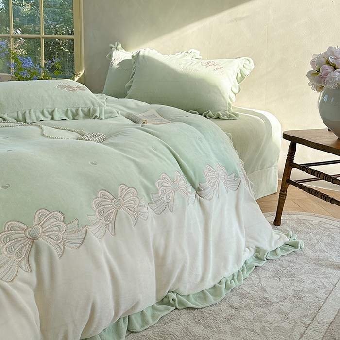 91家纺网 家纺一手货源 找家纺 可以家居 2025新款高克重全消光超细旦奶芙云绒四件套-玛利亚系列-莫妮卡 莫妮卡新芽绿