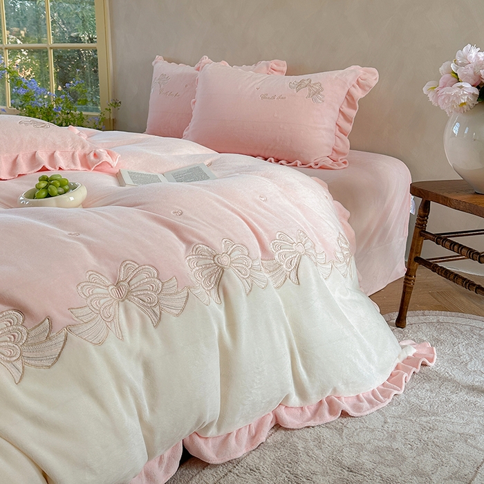 91家纺网 家纺一手货源 找家纺 可以家居 2025新款高克重全消光超细旦奶芙云绒四件套-玛利亚系列-莫妮卡 莫妮卡贵族粉