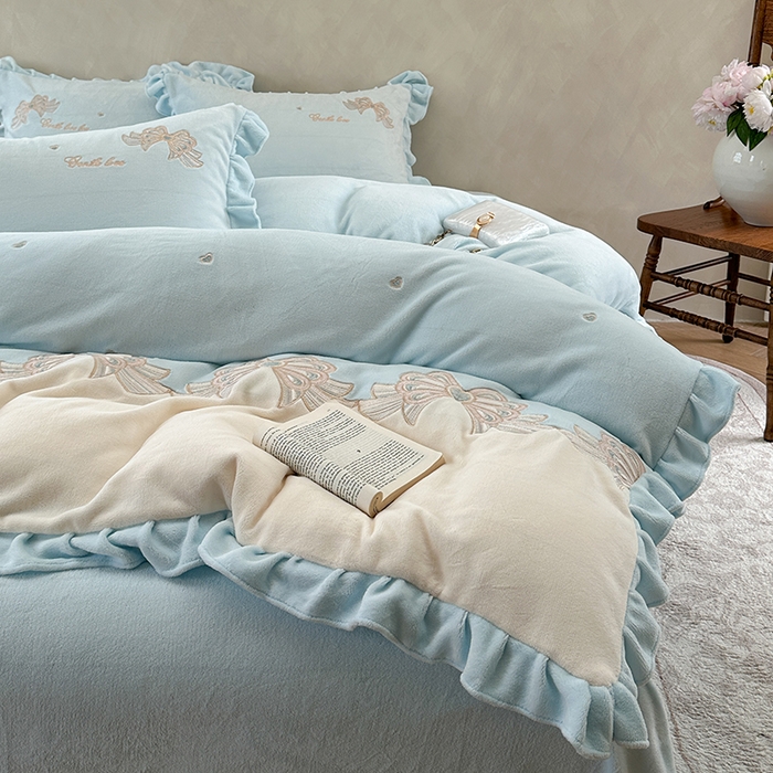 91家纺网 家纺一手货源 找家纺 可以家居 2025新款高克重全消光超细旦奶芙云绒四件套-玛利亚系列-莫妮卡 莫妮卡清雅蓝