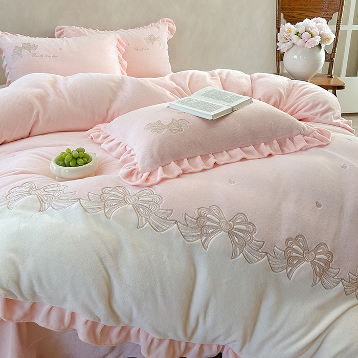 91家纺网 家纺一手货源 找家纺 可以家居 2025新款高克重全消光超细旦奶芙云绒四件套-玛利亚系列-莫妮卡 莫妮卡贵族粉