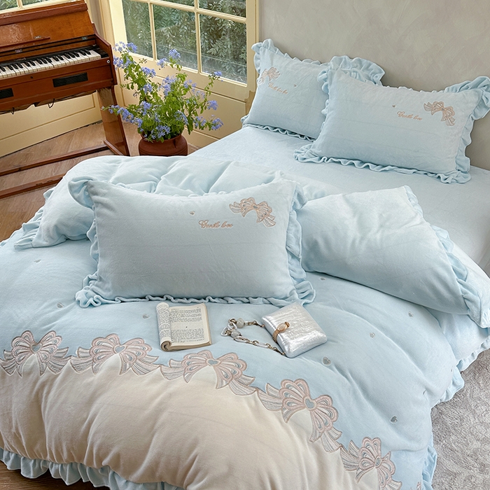 91家纺网 家纺一手货源 找家纺 可以家居 2025新款高克重全消光超细旦奶芙云绒四件套-玛利亚系列-莫妮卡 莫妮卡清雅蓝