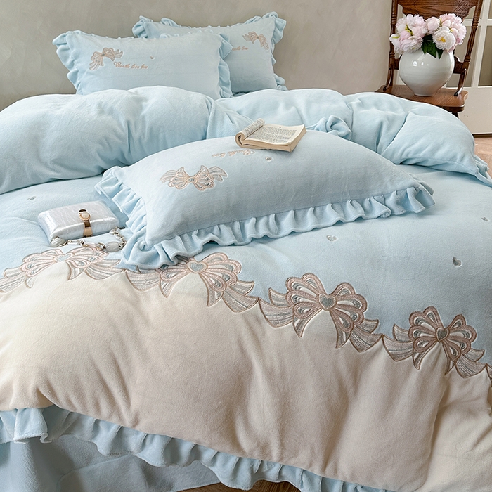 91家纺网 家纺一手货源 找家纺 可以家居 2025新款高克重全消光超细旦奶芙云绒四件套-玛利亚系列-莫妮卡 莫妮卡清雅蓝