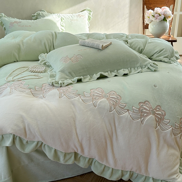 91家纺网 家纺一手货源 找家纺 可以家居 2025新款高克重全消光超细旦奶芙云绒四件套-玛利亚系列-莫妮卡 莫妮卡新芽绿