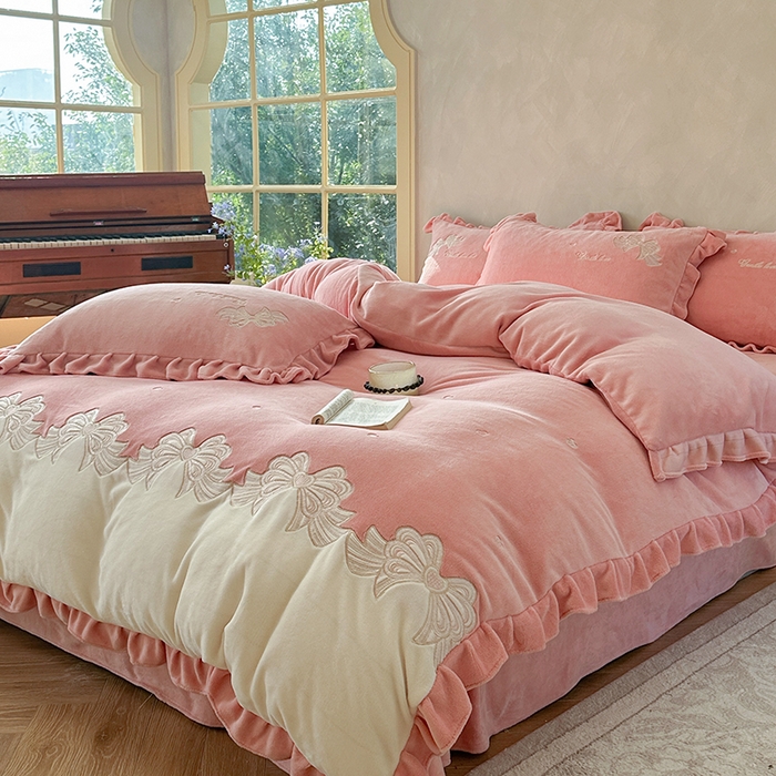 91家纺网 家纺一手货源 找家纺 可以家居 2025新款高克重全消光超细旦奶芙云绒四件套-玛利亚系列-莫妮卡 莫妮卡粉豆沙