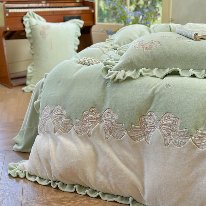 91家纺网 家纺一手货源 找家纺 可以家居 2025新款高克重全消光超细旦奶芙云绒四件套-玛利亚系列-莫妮卡 莫妮卡新芽绿