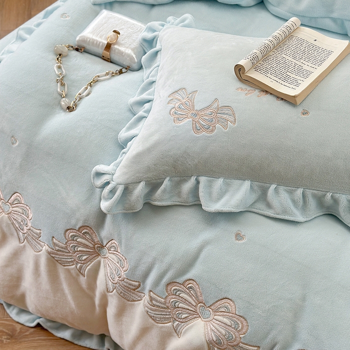 91家纺网 家纺一手货源 找家纺 可以家居 2025新款高克重全消光超细旦奶芙云绒四件套-玛利亚系列-莫妮卡 莫妮卡清雅蓝