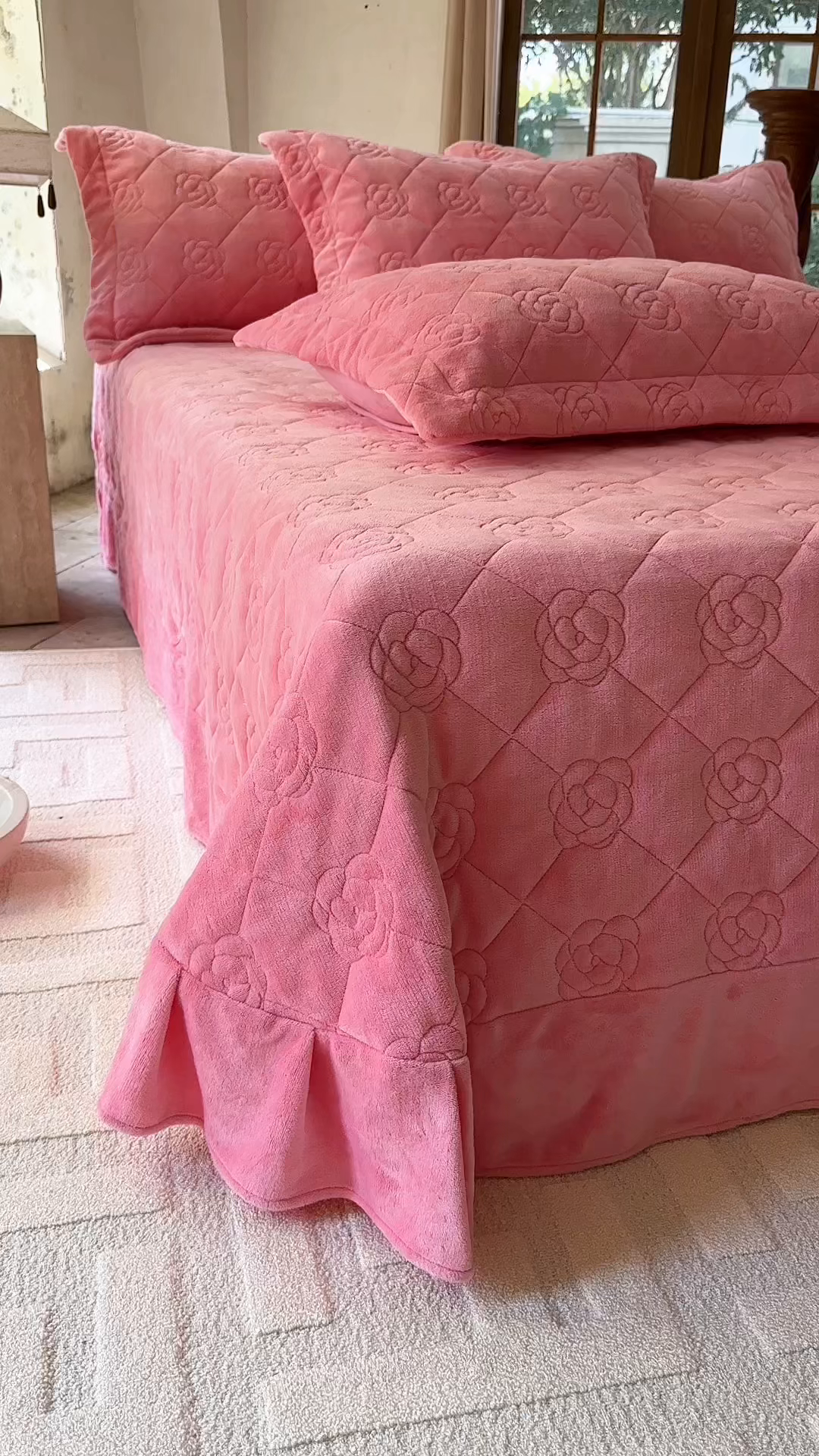 91家纺网 家纺一手货源 找家纺 7V 2025新款牛奶绒床盖 藕粉